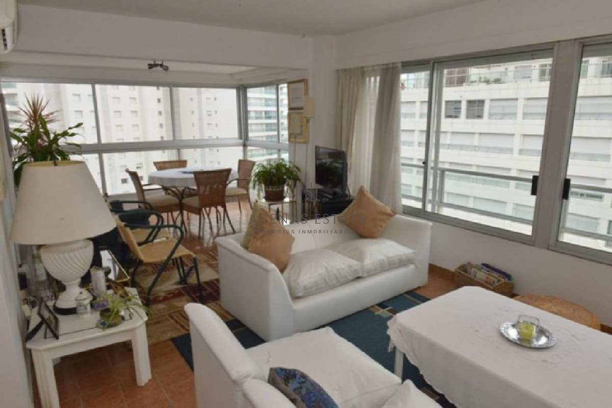 Apartamento ID.2322 - Apartamento en venta de 3 dormitorios en primera linea de la Mansa 