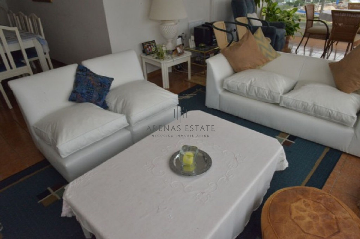 Apartamento ID.2322 - Apartamento en venta de 3 dormitorios en primera linea de la Mansa 