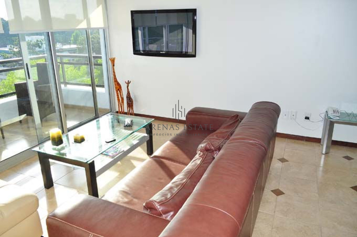 Apartamento ID.2401 - Apartamento de 3 dormitorios en venta sobre Roosevelt , Punta del Este 