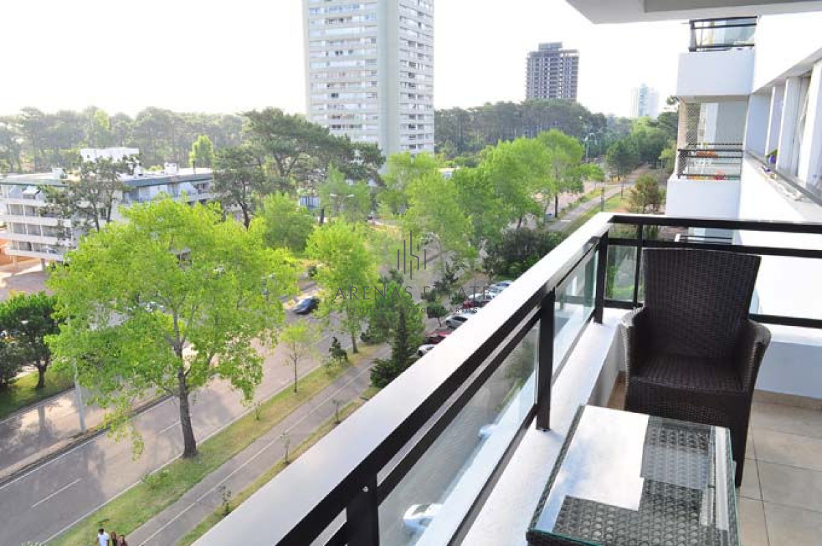 Apartamento ID.2401 - Apartamento de 3 dormitorios en venta sobre Roosevelt , Punta del Este 