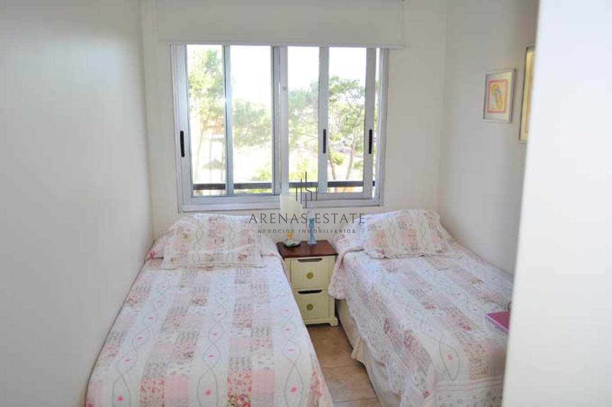 Apartamento ID.2401 - Apartamento de 3 dormitorios en venta sobre Roosevelt , Punta del Este 