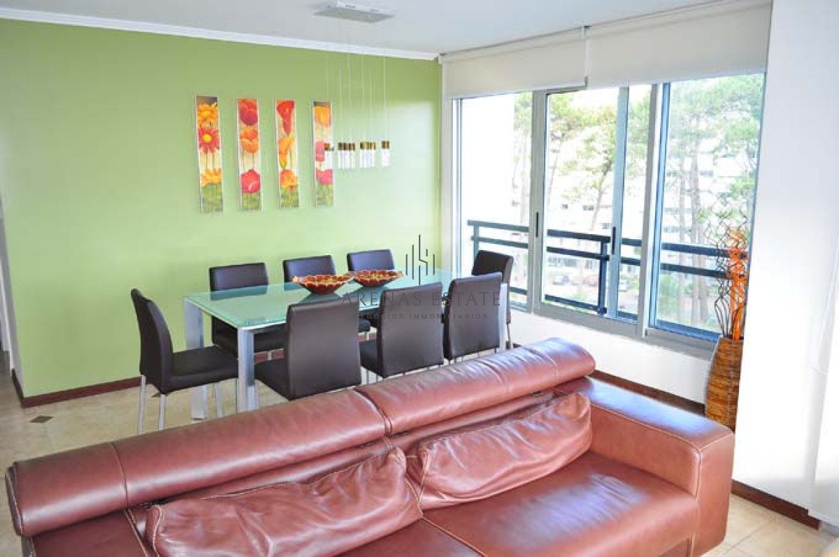 Apartamento ID.2401 - Apartamento de 3 dormitorios en venta sobre Roosevelt , Punta del Este 