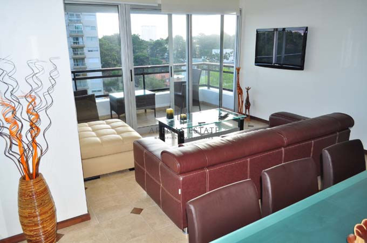 Apartamento ID.2401 - Apartamento de 3 dormitorios en venta sobre Roosevelt , Punta del Este 