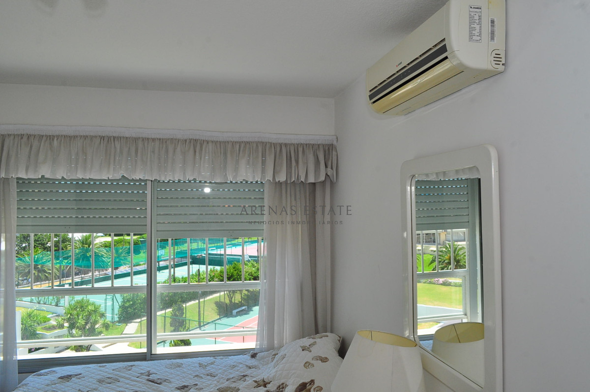Apartamento ID.2321 - Apartamento en venta de 3 dormitorios en primera linea de la Mansa , Punta del Este 