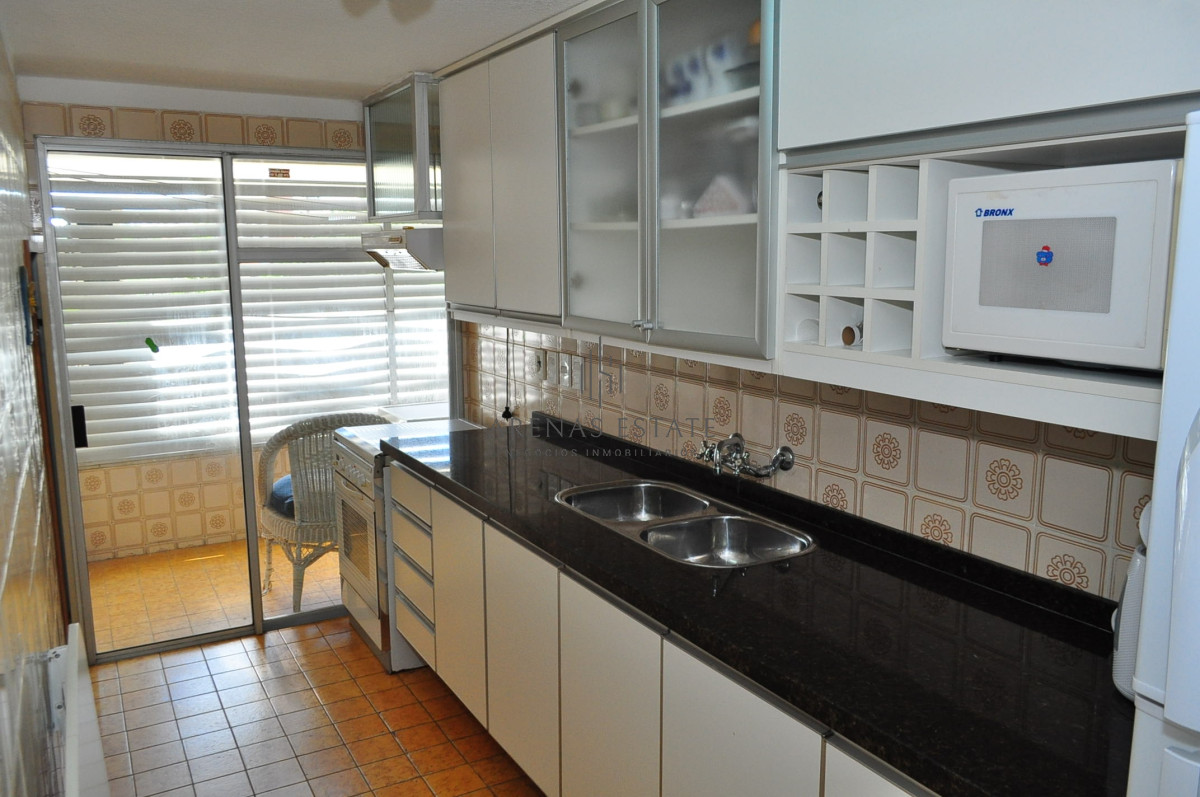 Apartamento ID.2321 - Apartamento en venta de 3 dormitorios en primera linea de la Mansa , Punta del Este 