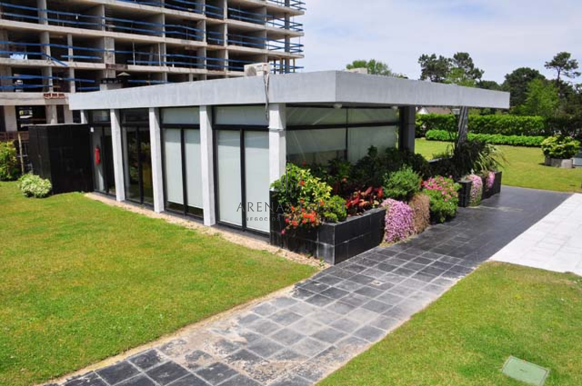 Apartamento ID.2401 - Apartamento de 3 dormitorios en venta sobre Roosevelt , Punta del Este 