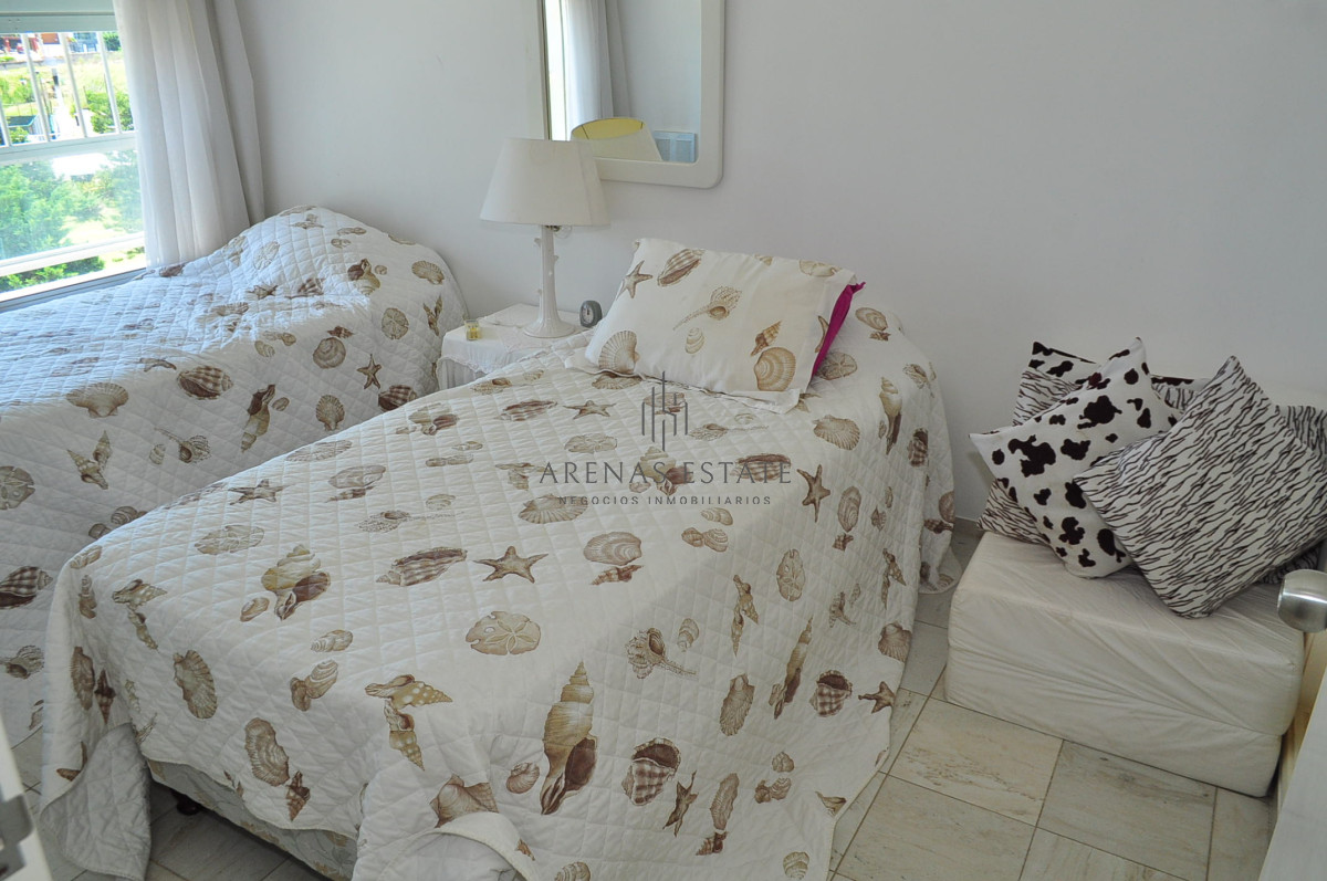 Apartamento ID.2321 - Apartamento en venta de 3 dormitorios en primera linea de la Mansa , Punta del Este 