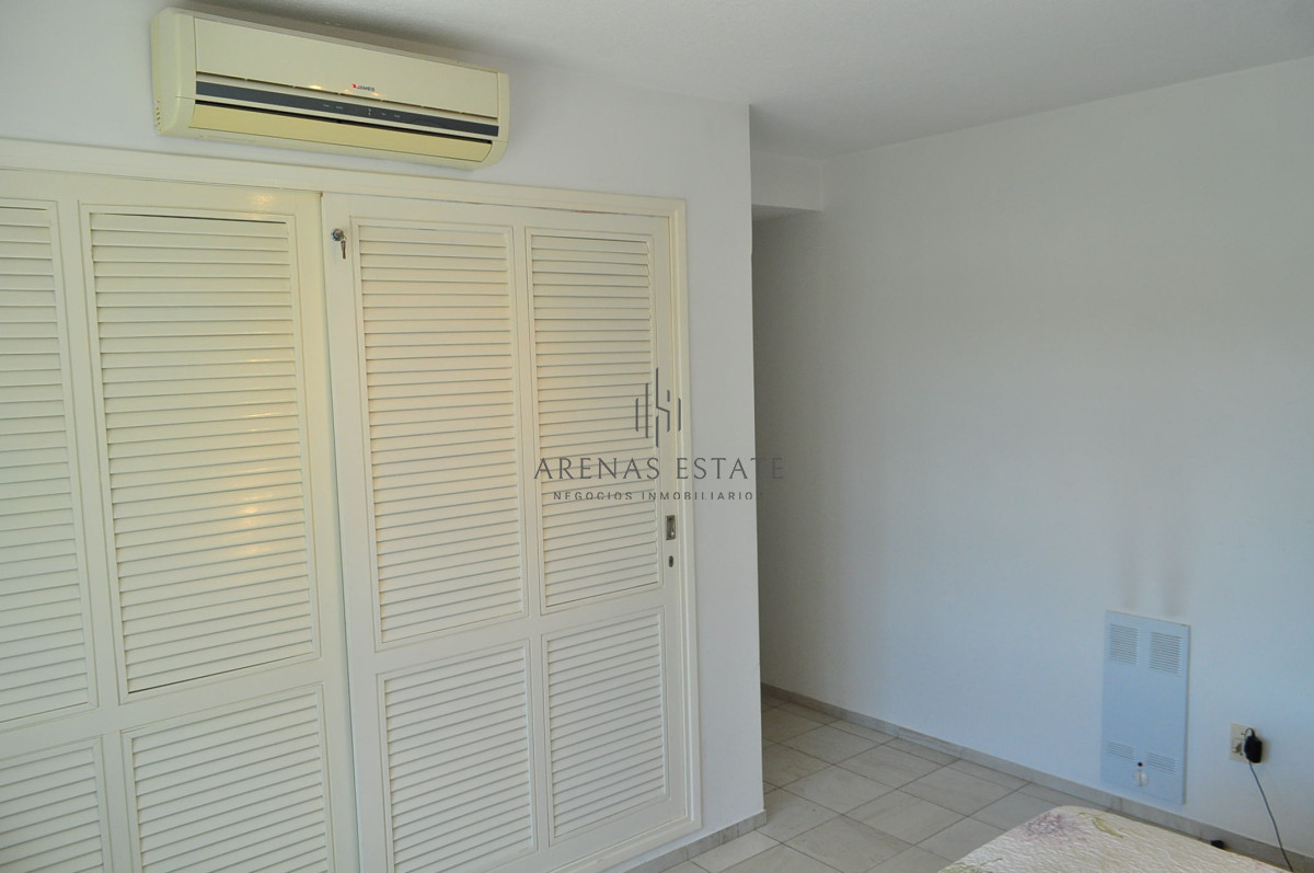 Apartamento ID.2321 - Apartamento en venta de 3 dormitorios en primera linea de la Mansa , Punta del Este 