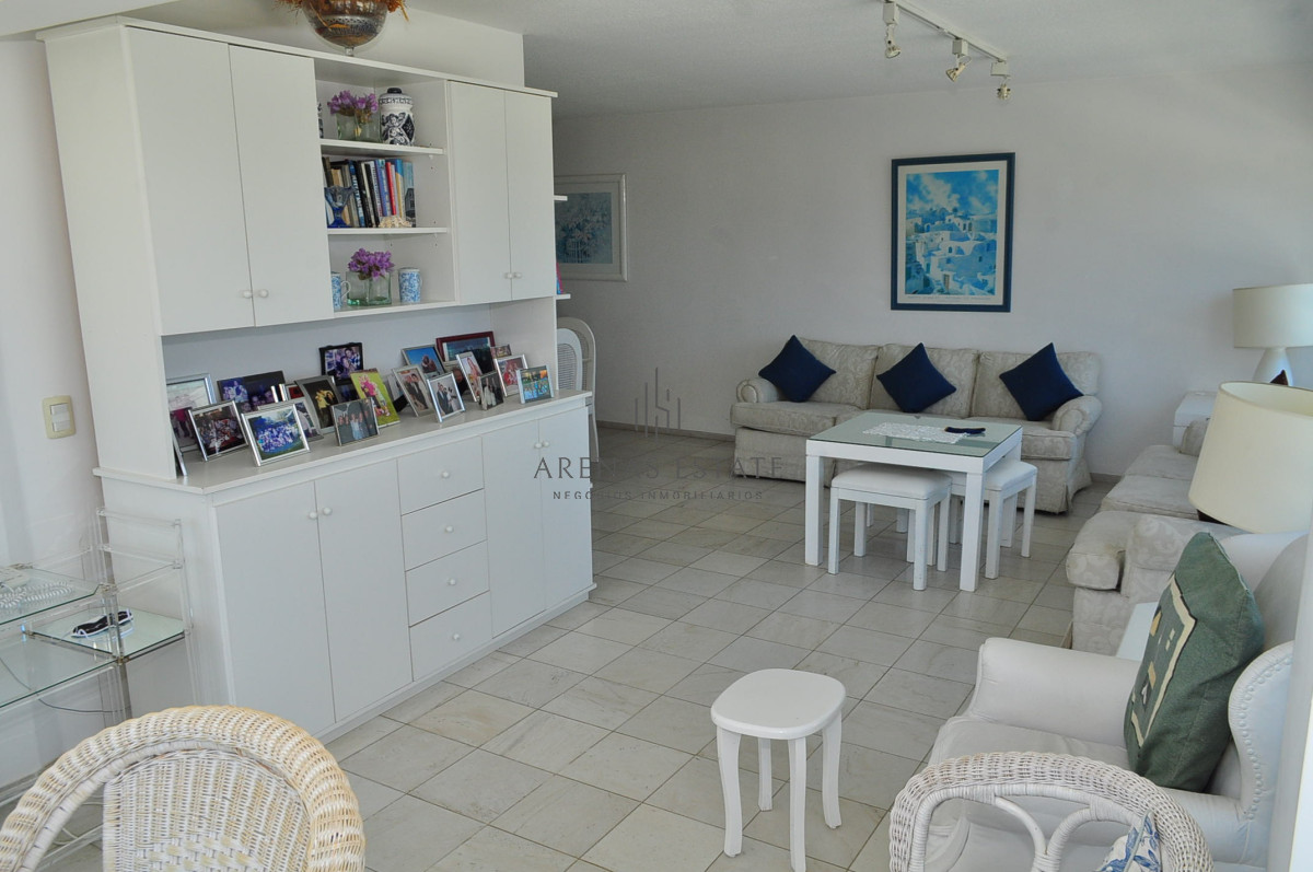 Apartamento ID.2321 - Apartamento en venta de 3 dormitorios en primera linea de la Mansa , Punta del Este 