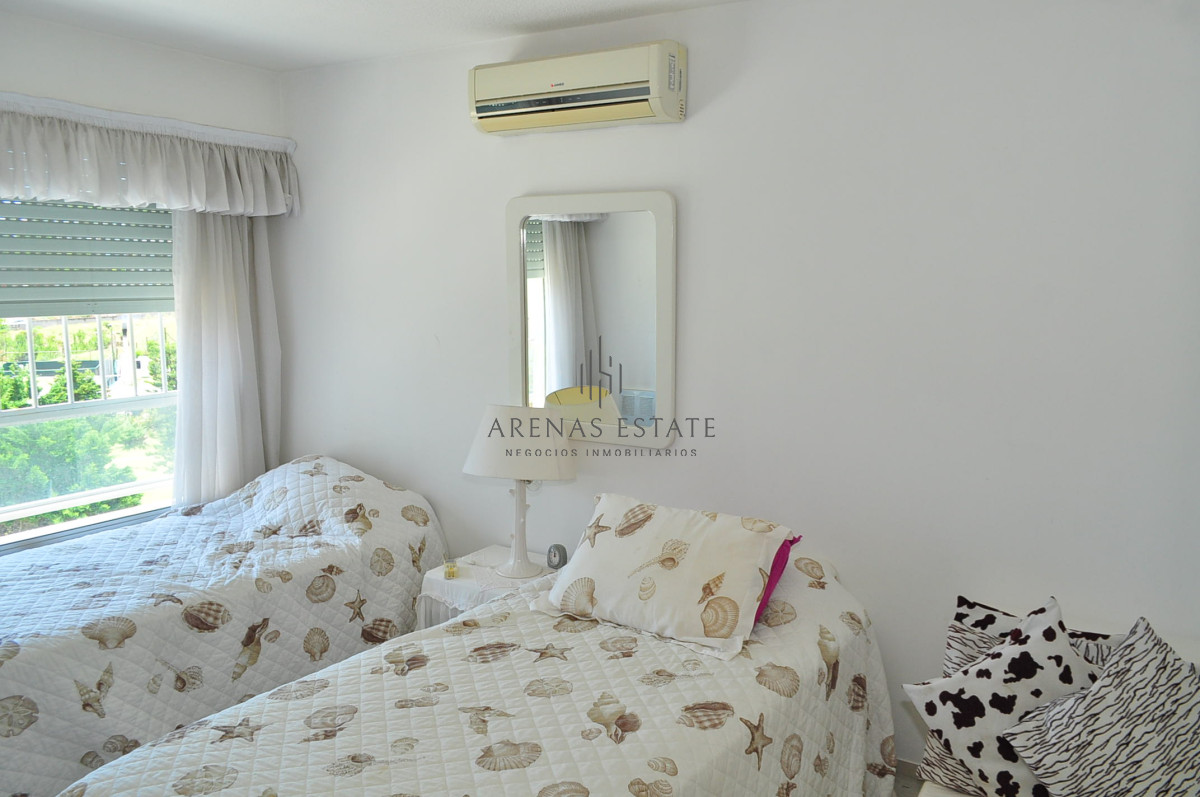 Apartamento ID.2321 - Apartamento en venta de 3 dormitorios en primera linea de la Mansa , Punta del Este 