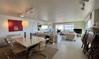 Apartamento en venta de 3 dormitorios en Punta del Este