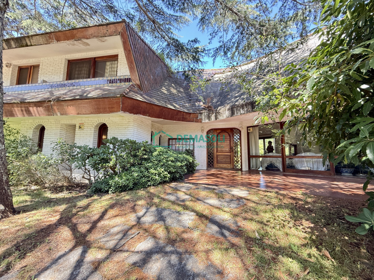 Casa ID.1407 - Imponente chalet en venta sobre Av. del Mar  Exclusividad, confort y naturaleza
