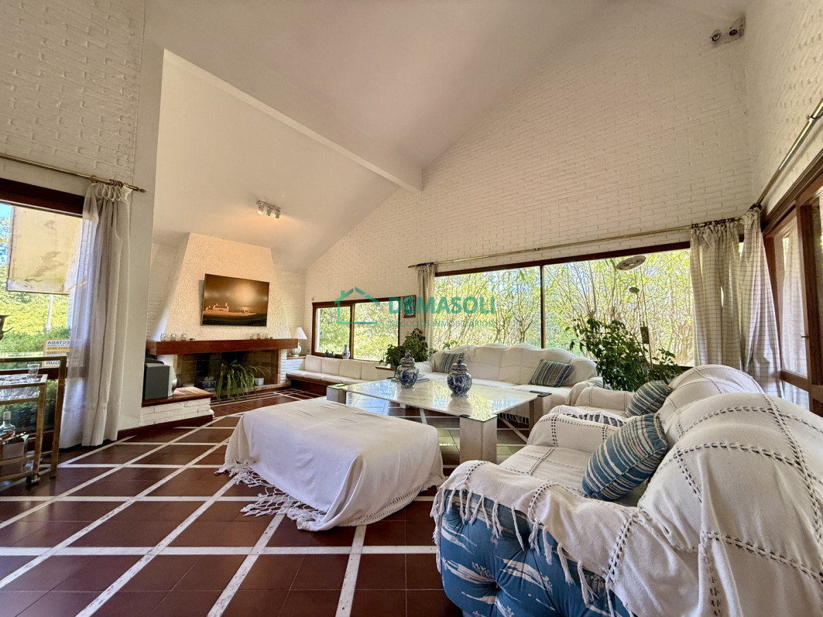 Casa ID.1407 - Imponente chalet en venta sobre Av. del Mar  Exclusividad, confort y naturaleza