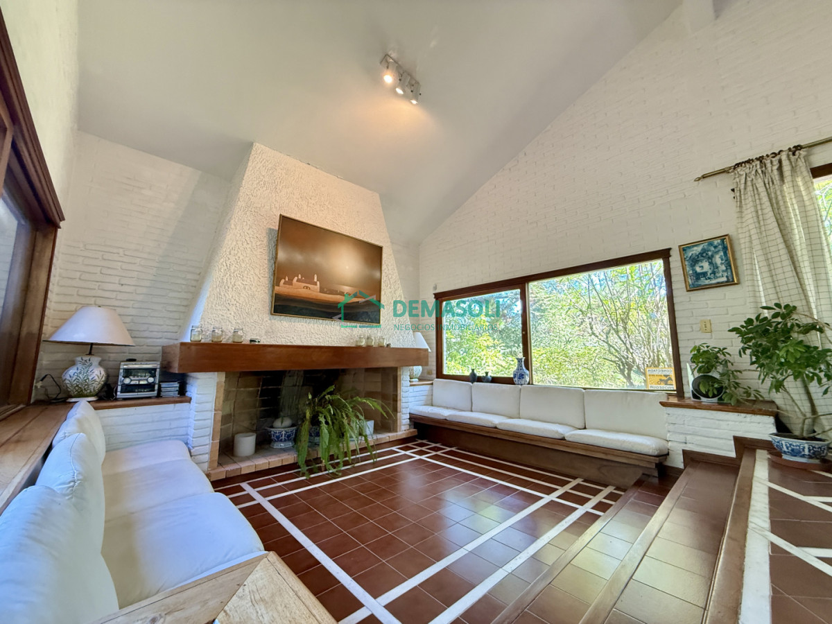 Casa ID.1407 - Imponente chalet en venta sobre Av. del Mar  Exclusividad, confort y naturaleza