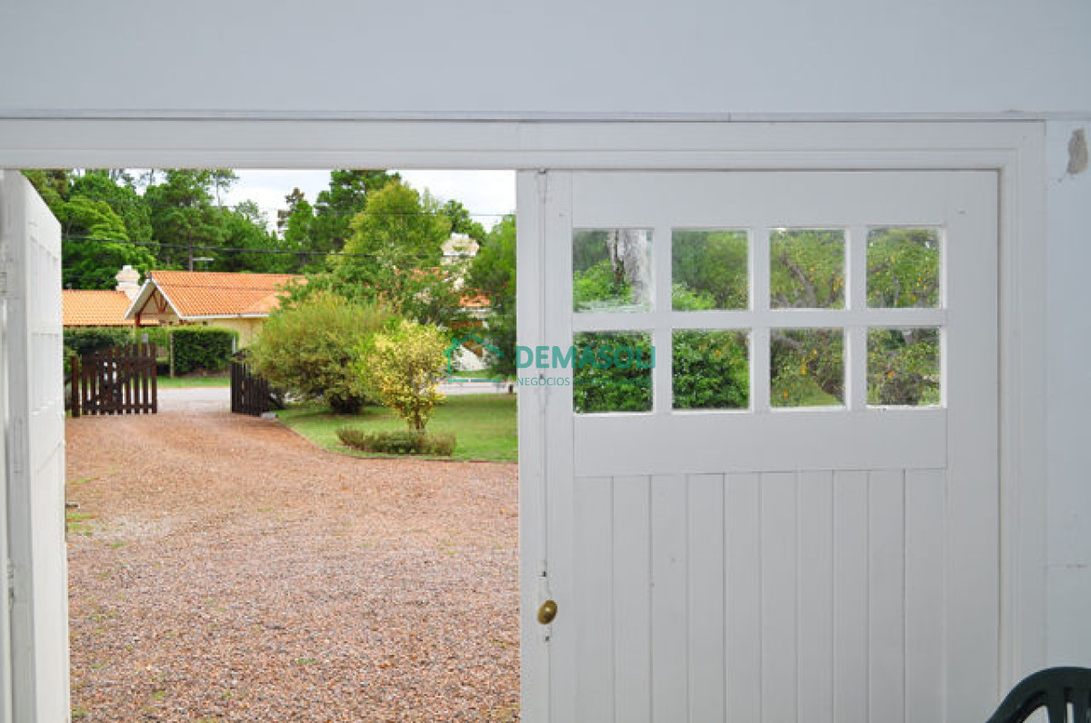 Casa ID.1425 - Casa ubicada en Cantegril con lindo terreno