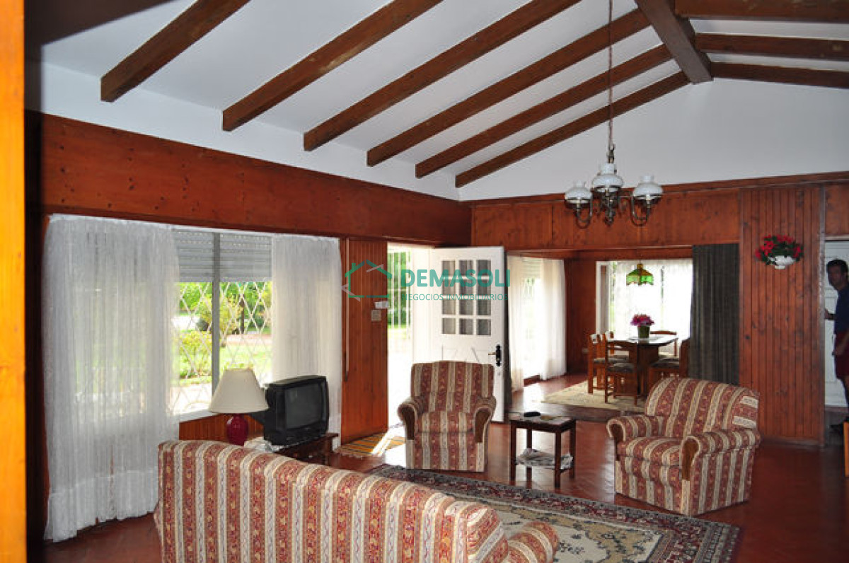 Casa ID.1425 - Casa ubicada en Cantegril con lindo terreno