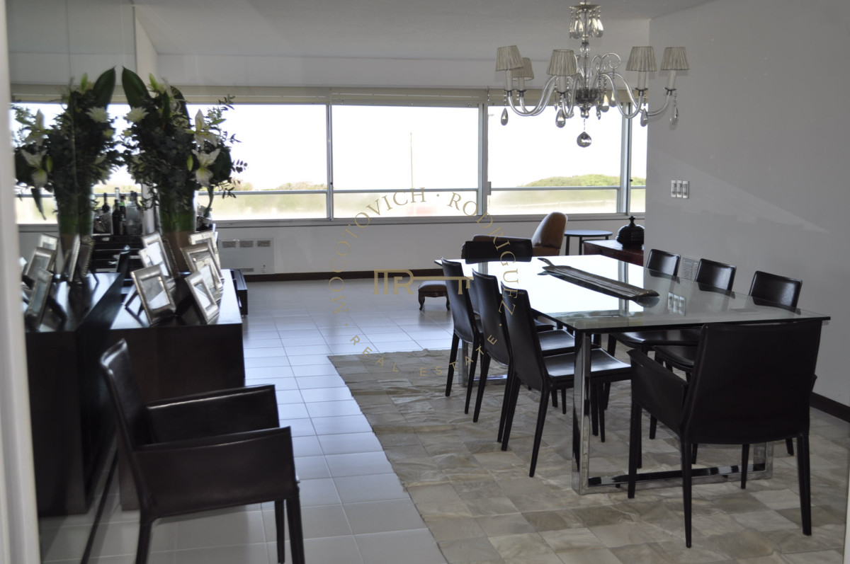 Apartamento ID.1654 - Amplio departamento frente al mar