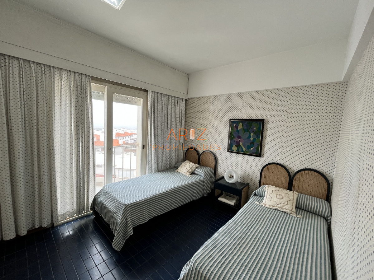 Apartamento ID.1734 - VENTA 2 DORMITORIOS 2 BAÑOS PENINSULA VISTA AL MAR A LA ENTRADA DE LA PENINSULA IMPERDIBLE VISTA AL MAR