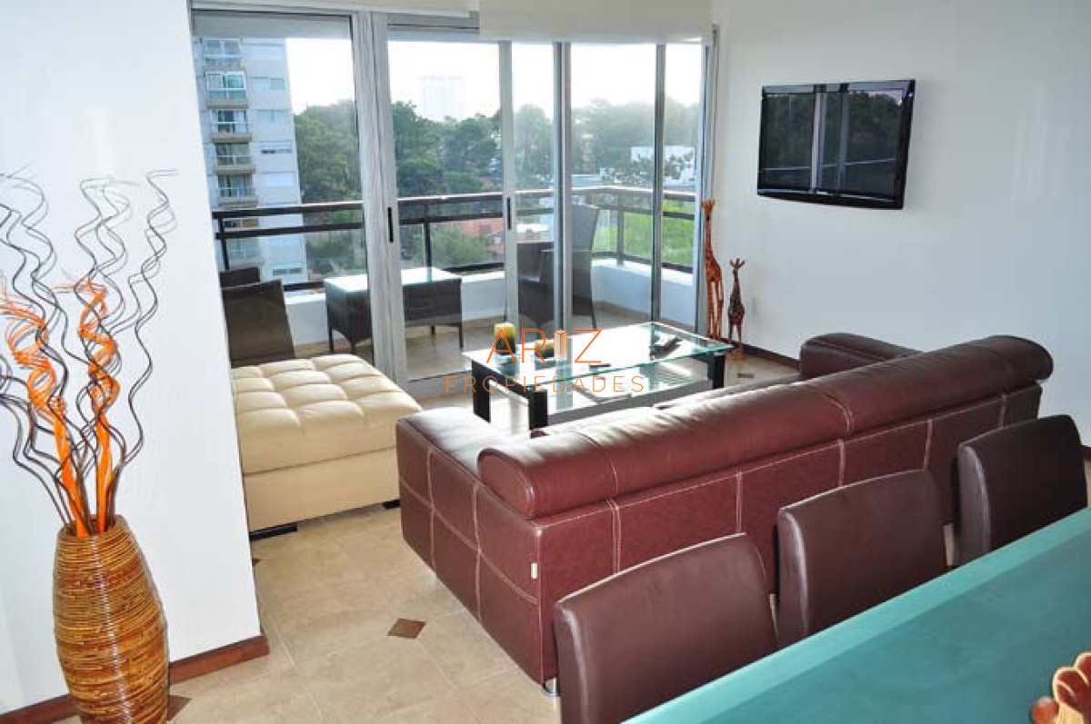 Apartamento ID.1736 - VENTA APARTAMENTO 3 DORMITORIOS JARDINES DEL COUNTRY DOBLE GARAGE MUY LINDA VISTA