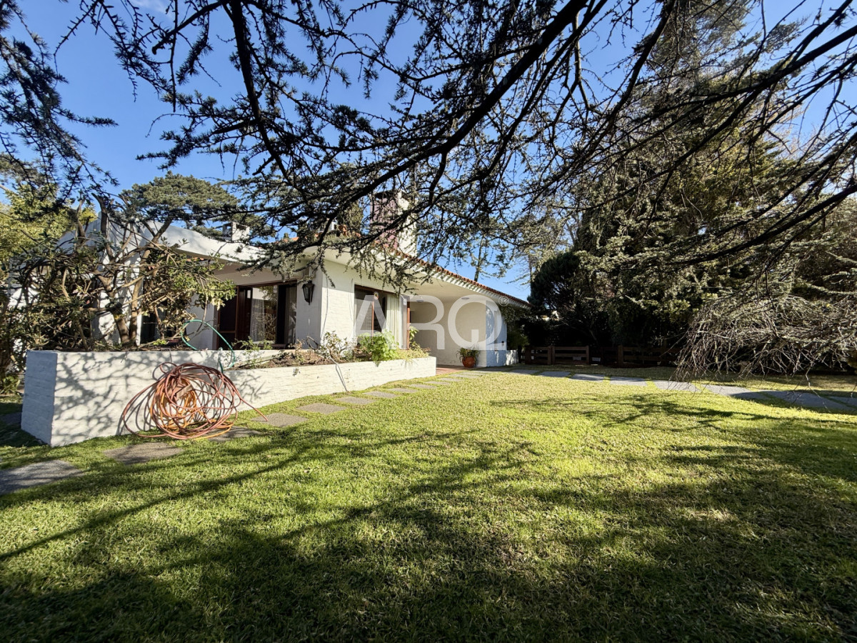 Casa ID.657 - CASA EN VENTA - BARRIO CANTEGRIL, AV. CÓRDOVA