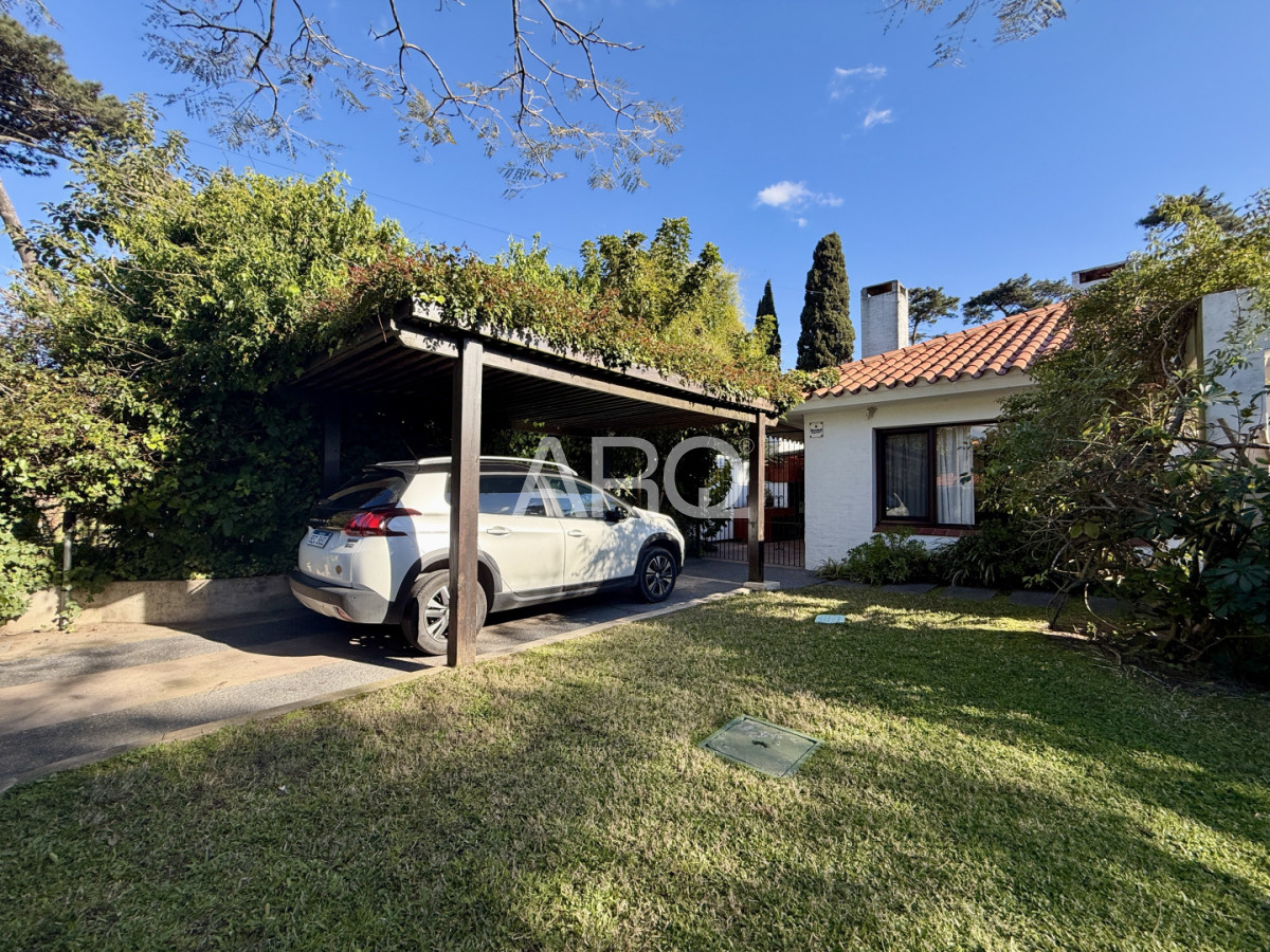 Casa ID.657 - CASA EN VENTA - BARRIO CANTEGRIL, AV. CÓRDOVA