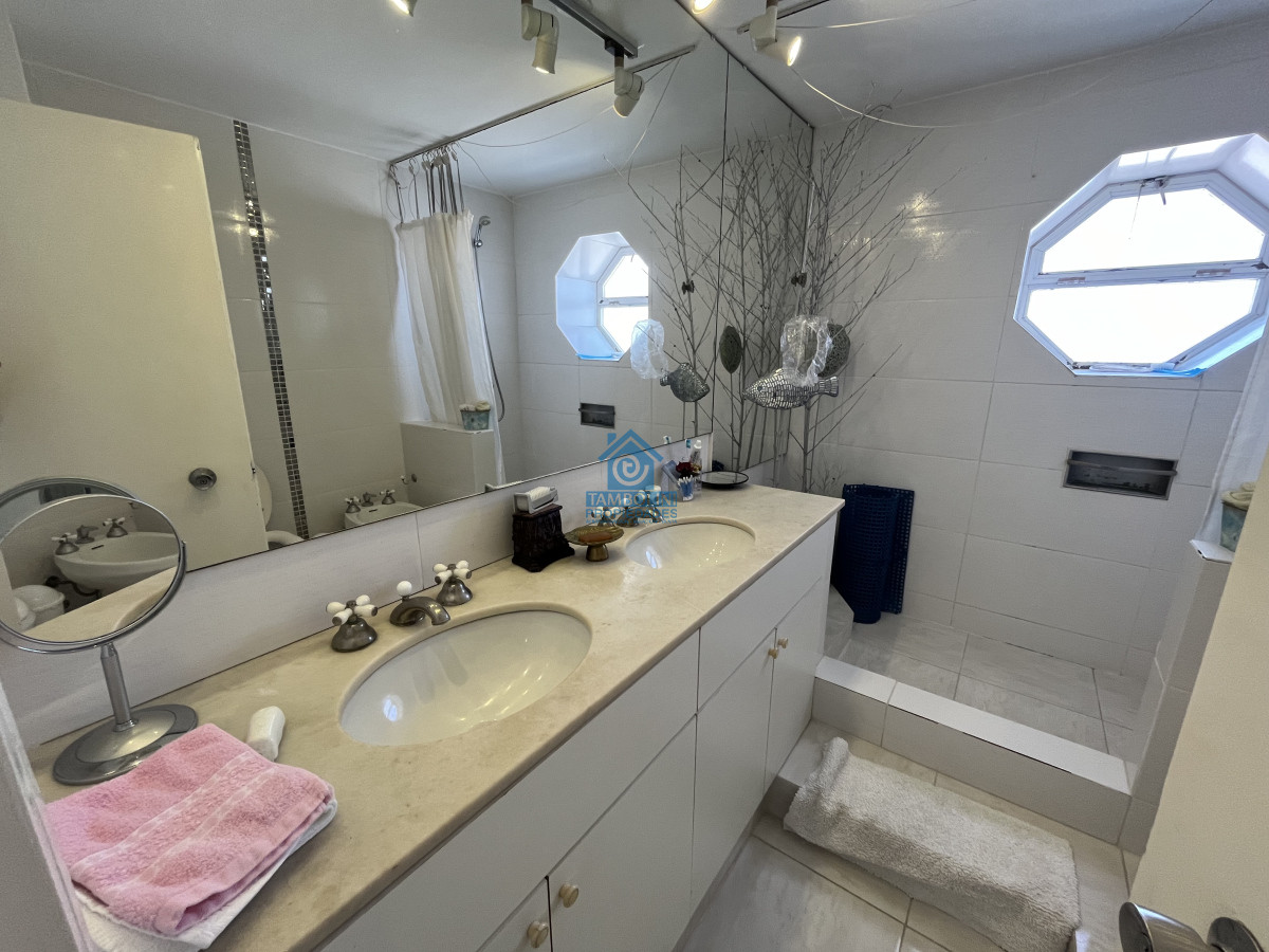 Apartamento ID.333 - VENTA PUNTA DEL ESTE ESPECTACULAR PLANTA EN LA PENINSULA