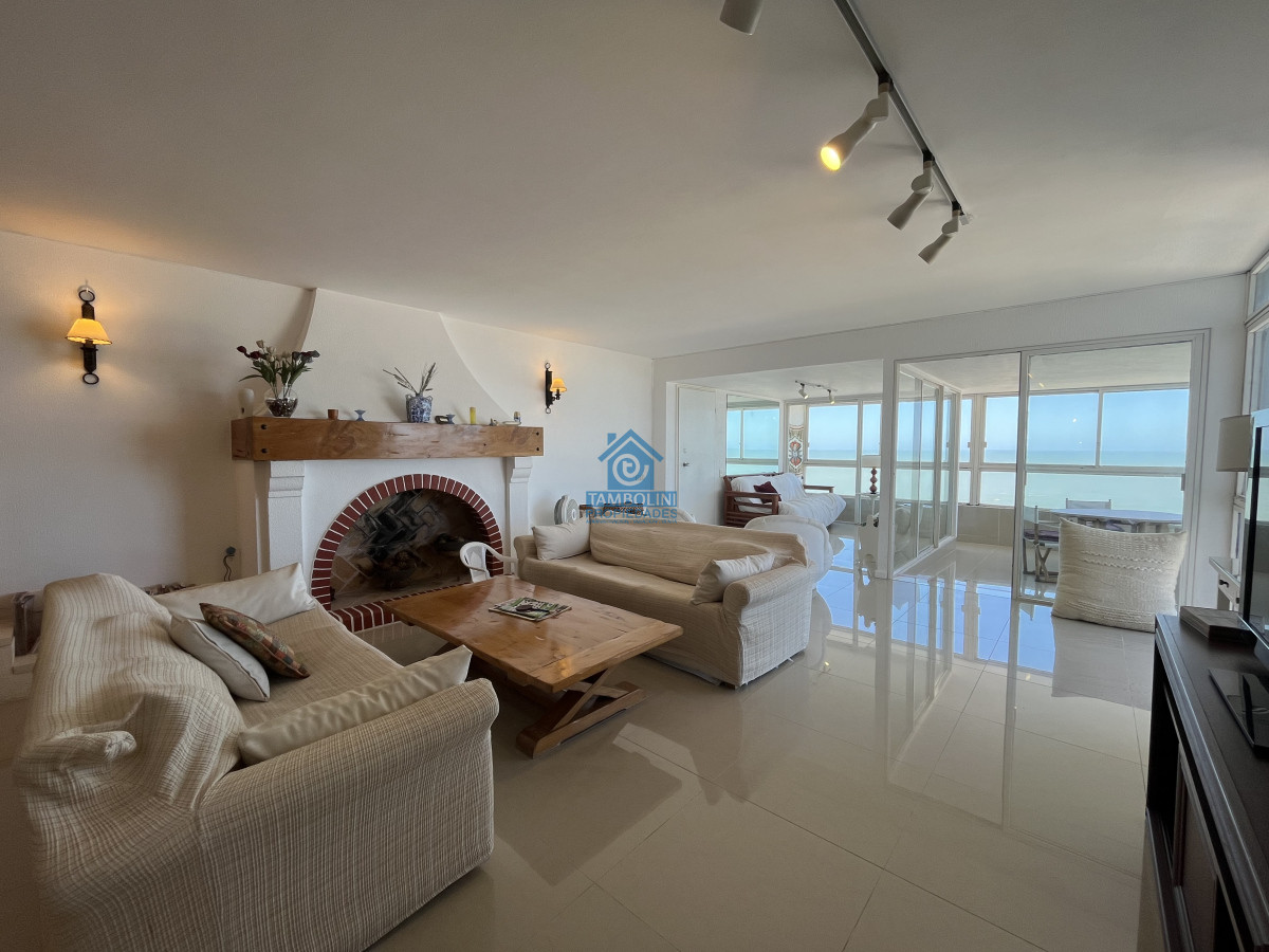 Apartamento ID.333 - VENTA PUNTA DEL ESTE ESPECTACULAR PLANTA EN LA PENINSULA