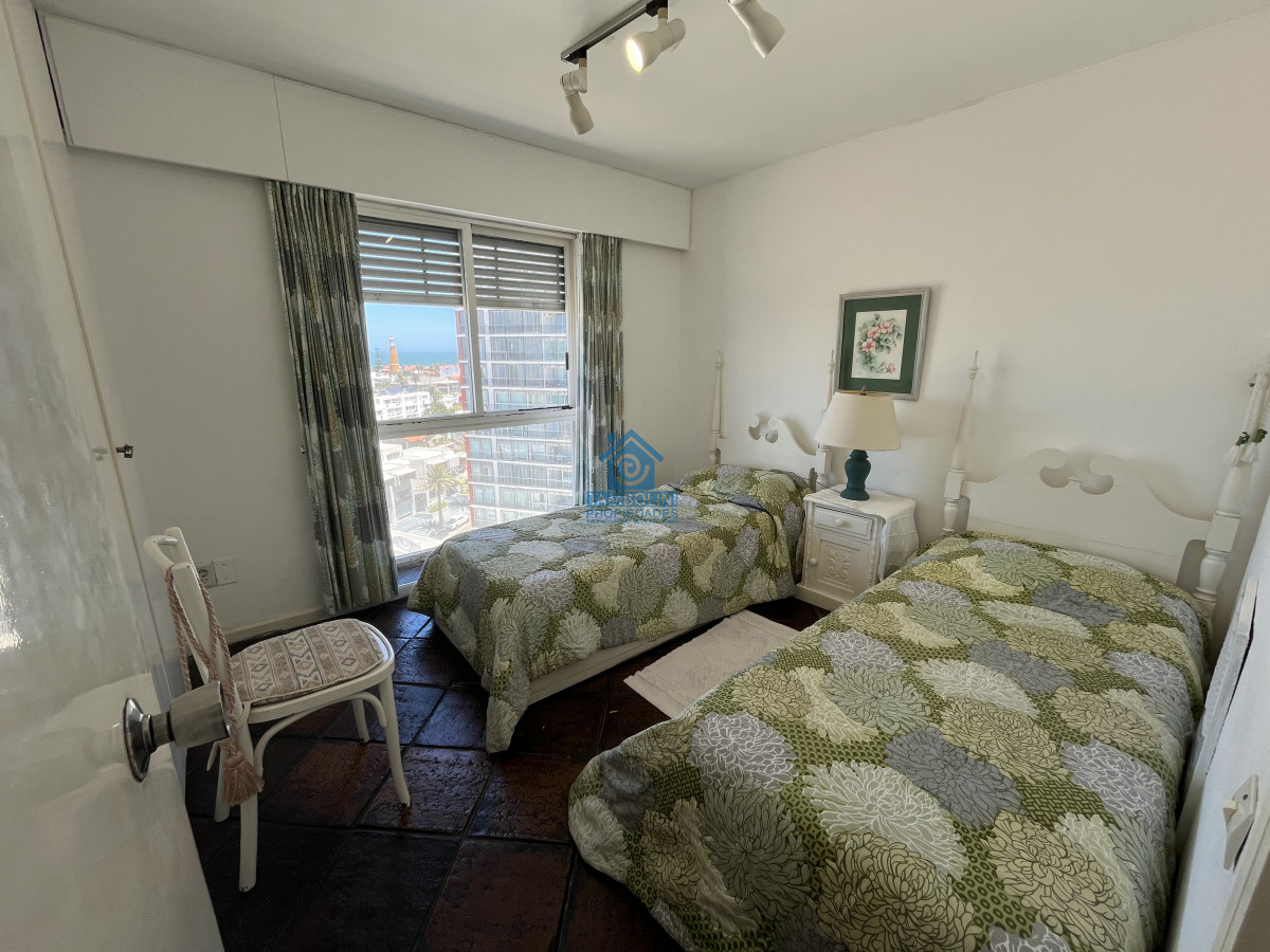 Apartamento ID.333 - VENTA PUNTA DEL ESTE ESPECTACULAR PLANTA EN LA PENINSULA