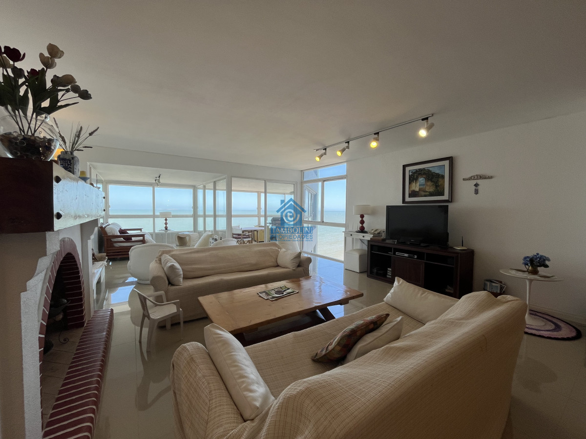 Apartamento ID.333 - VENTA PUNTA DEL ESTE ESPECTACULAR PLANTA EN LA PENINSULA