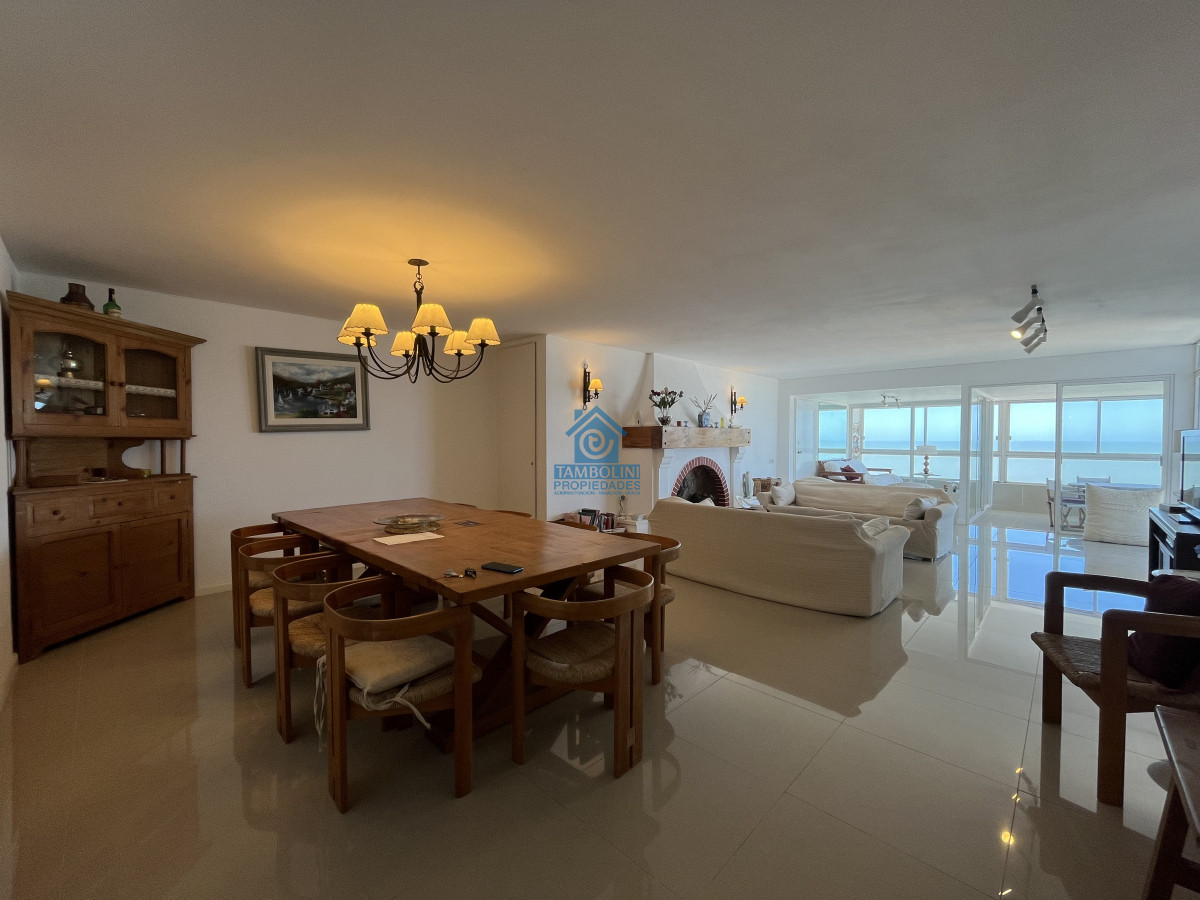 Apartamento ID.333 - VENTA PUNTA DEL ESTE ESPECTACULAR PLANTA EN LA PENINSULA