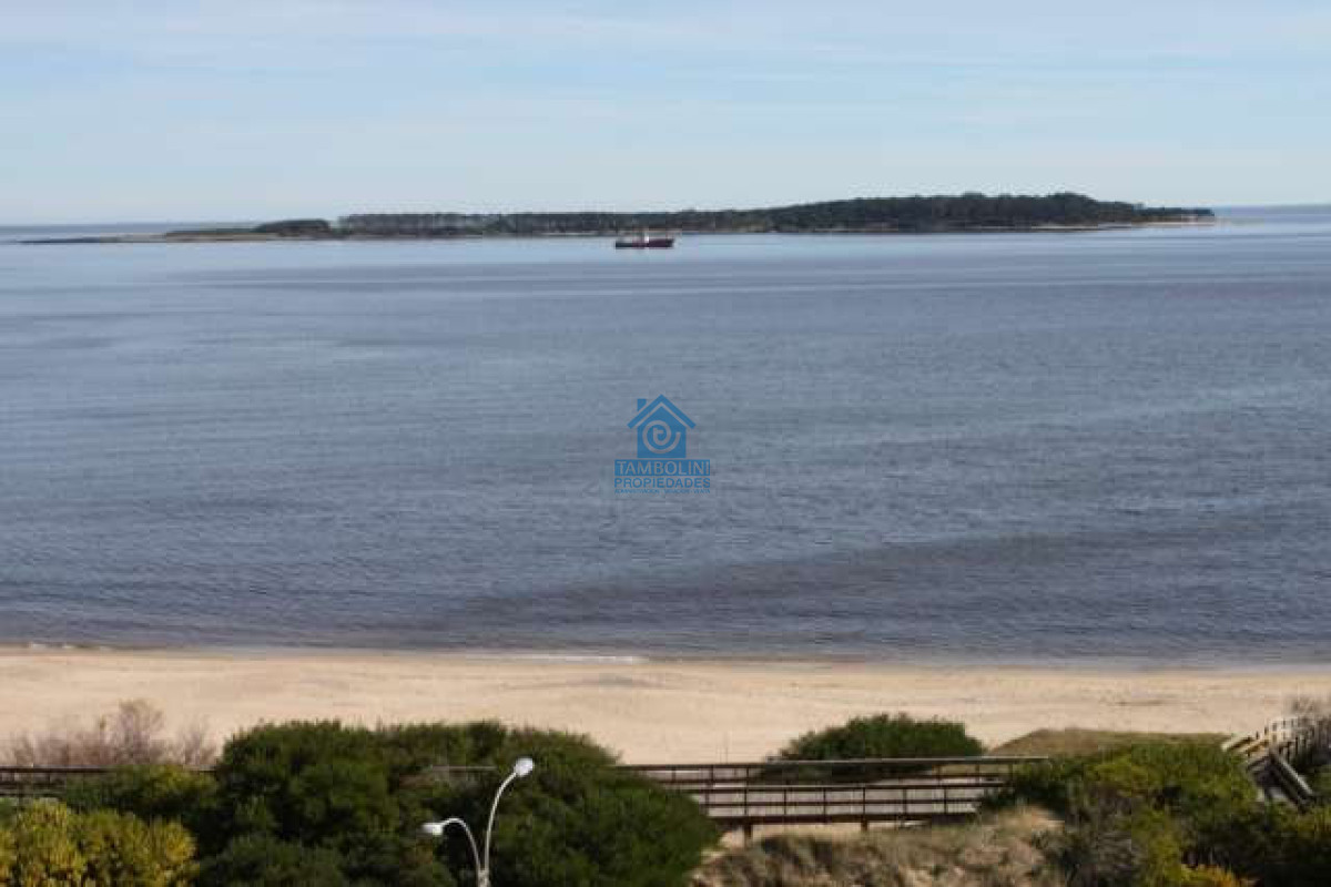 Apartamento ID.315 - Frente al mar Mansa Edificio Emblemático de Punta del Este 