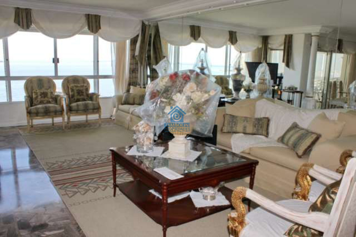 Apartamento ID.315 - Frente al mar Mansa Edificio Emblemático de Punta del Este 