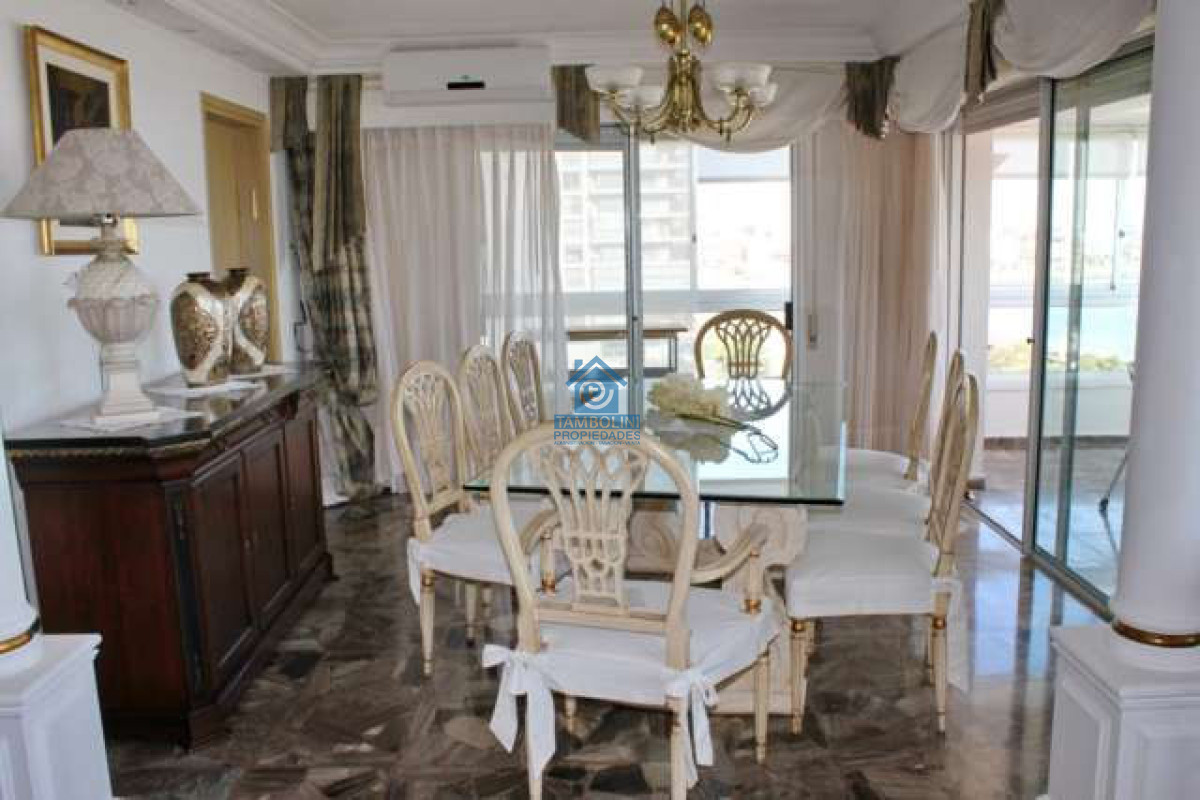 Apartamento ID.315 - Frente al mar Mansa Edificio Emblemático de Punta del Este 