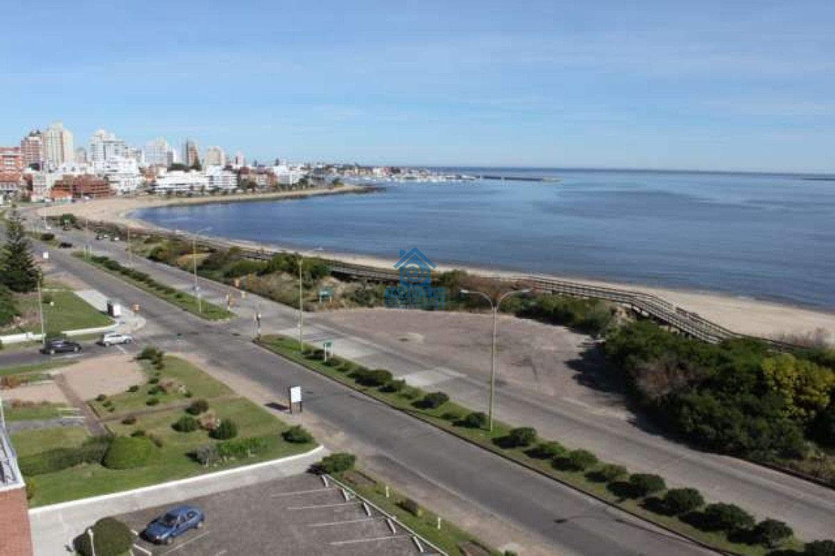 Apartamento ID.315 - Frente al mar Mansa Edificio Emblemático de Punta del Este 