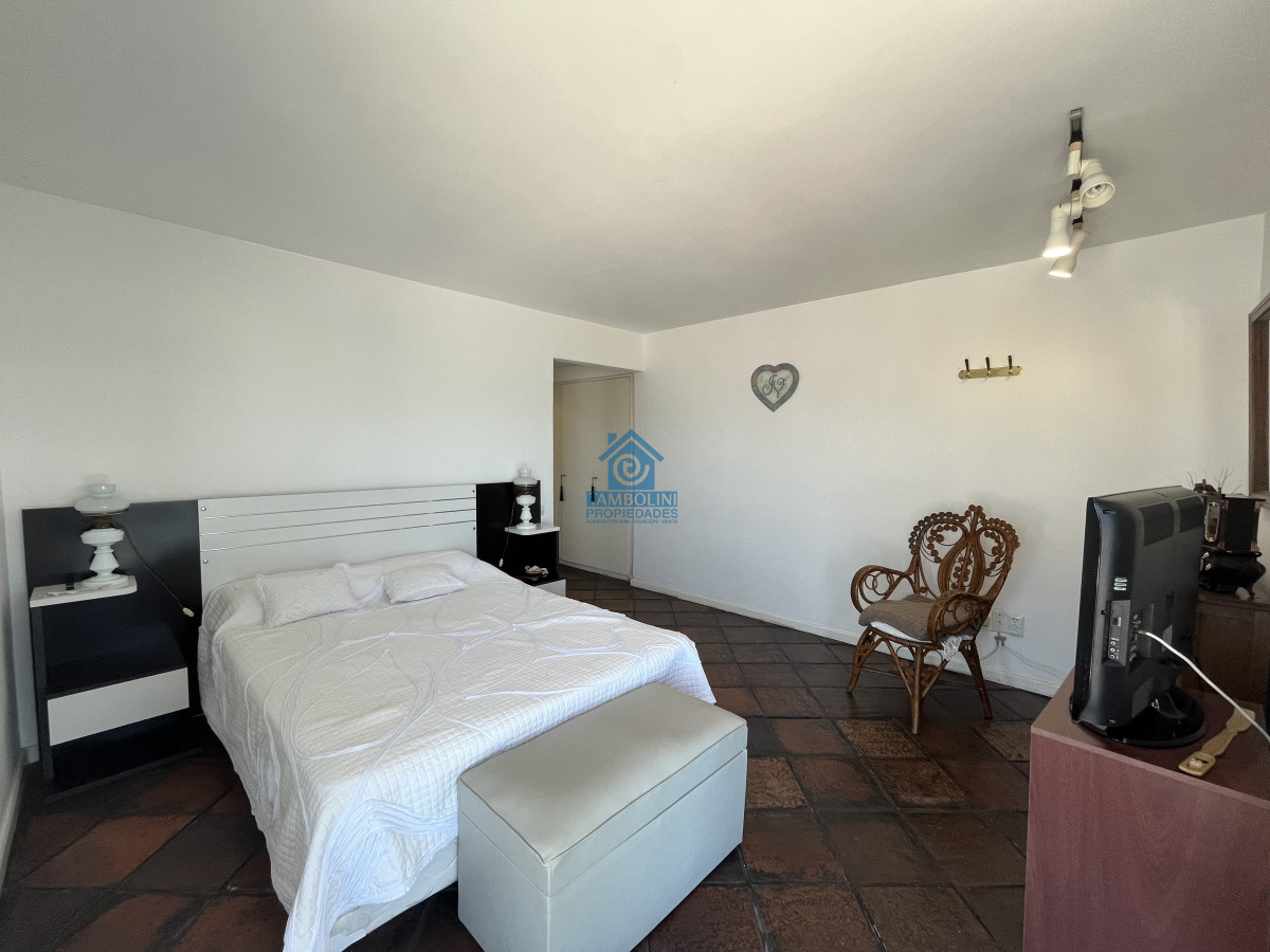 Apartamento ID.333 - VENTA PUNTA DEL ESTE ESPECTACULAR PLANTA EN LA PENINSULA