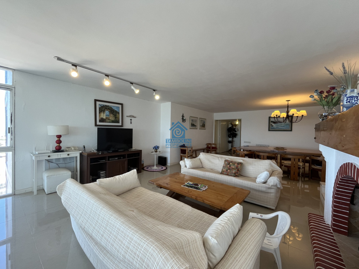 Apartamento ID.333 - VENTA PUNTA DEL ESTE ESPECTACULAR PLANTA EN LA PENINSULA