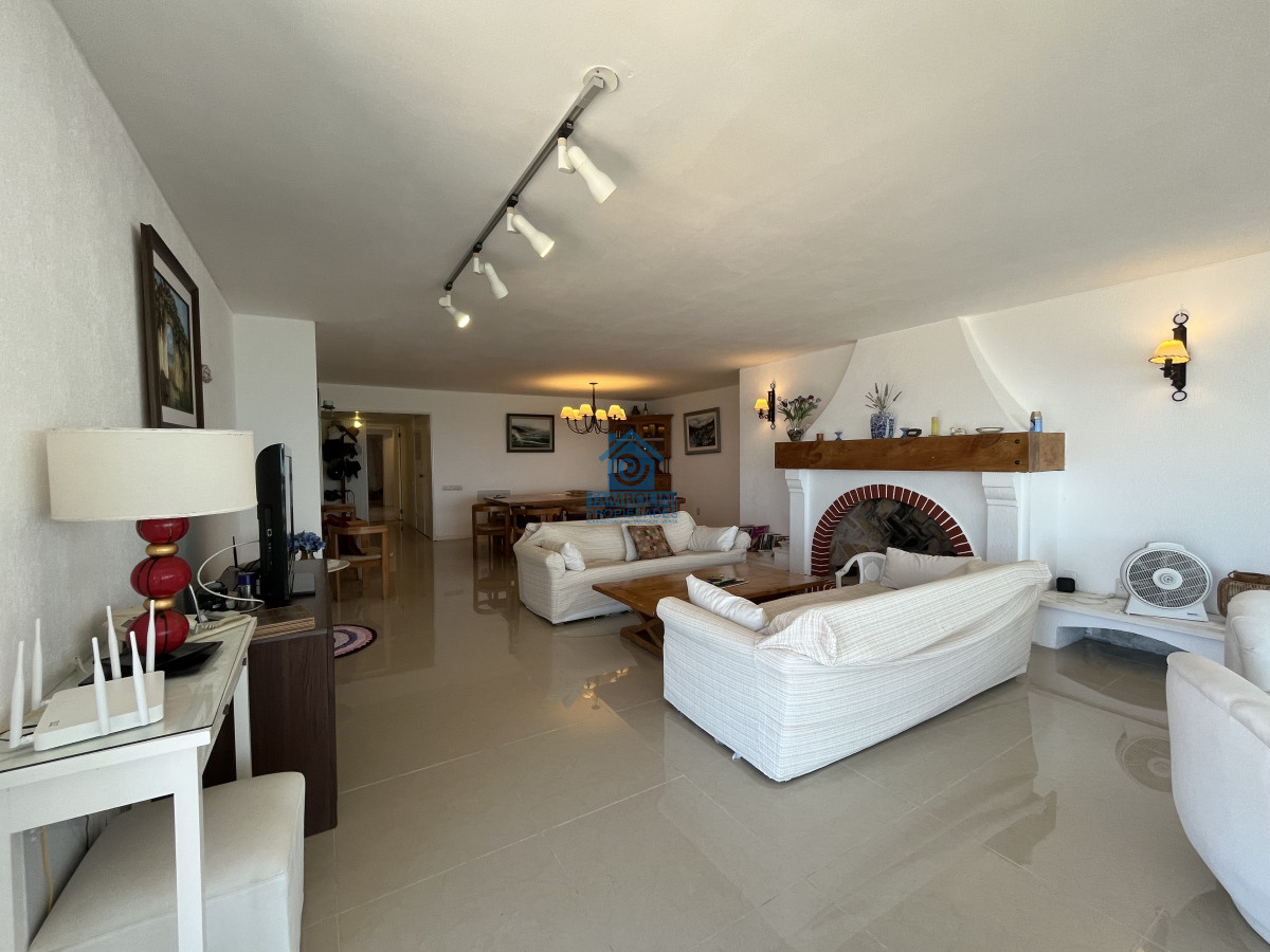 Apartamento ID.333 - VENTA PUNTA DEL ESTE ESPECTACULAR PLANTA EN LA PENINSULA