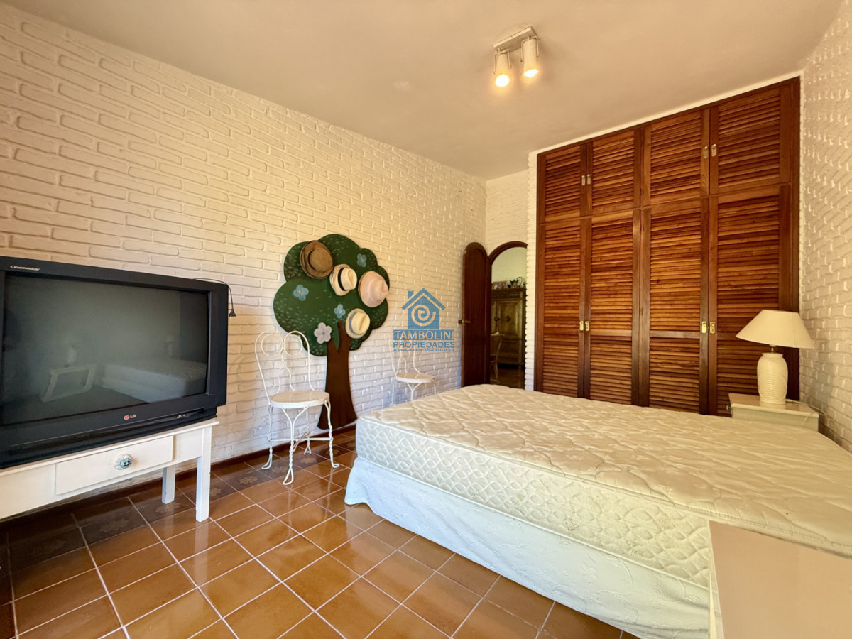 Casa ID.1063 - Imponente chalet en venta sobre Av. del Mar  Exclusividad, confort y naturaleza