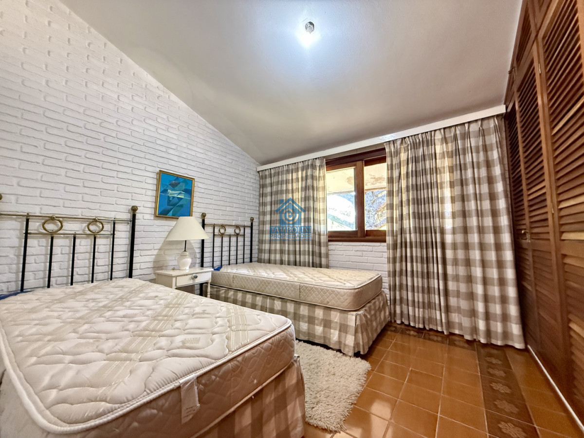 Casa ID.1063 - Imponente chalet en venta sobre Av. del Mar  Exclusividad, confort y naturaleza