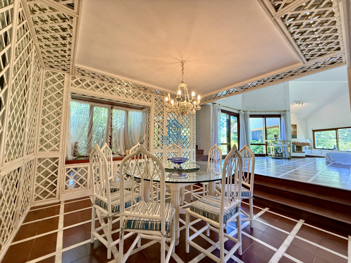 Casa ID.1063 - Imponente chalet en venta sobre Av. del Mar  Exclusividad, confort y naturaleza