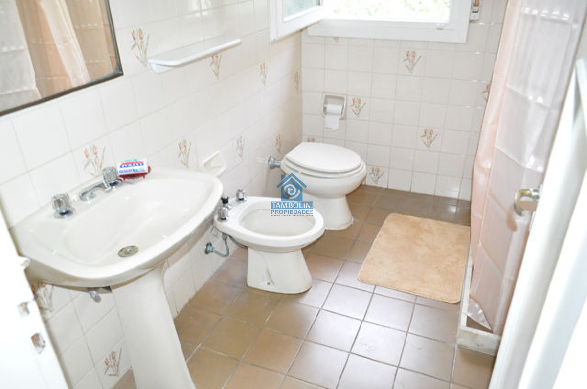 Casa ID.1034 - Casa ubicada en Cantegril con lindo terreno