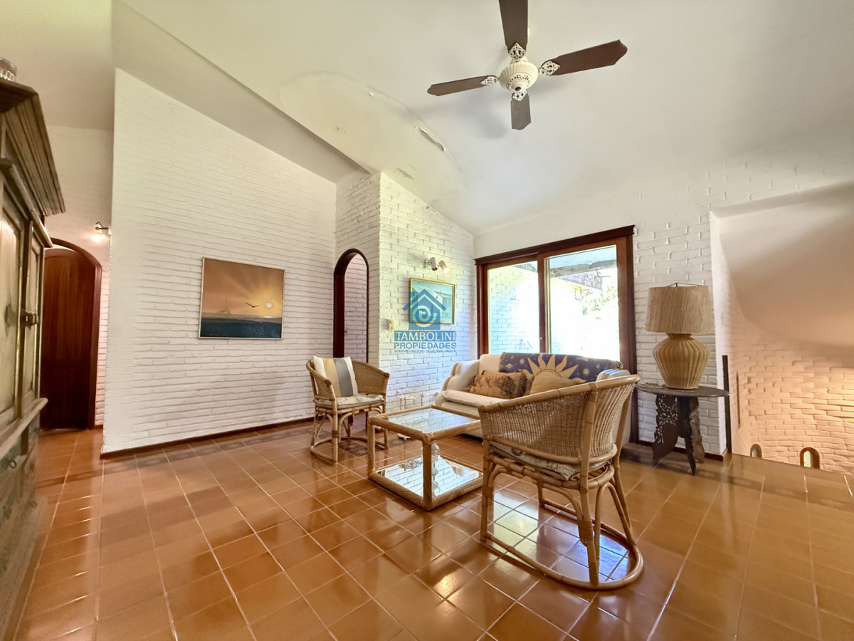 Casa ID.1063 - Imponente chalet en venta sobre Av. del Mar  Exclusividad, confort y naturaleza