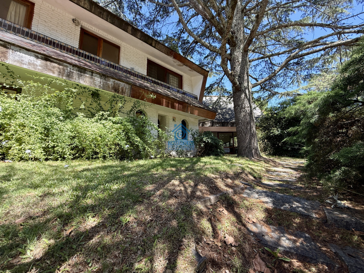 Casa ID.1063 - Imponente chalet en venta sobre Av. del Mar  Exclusividad, confort y naturaleza
