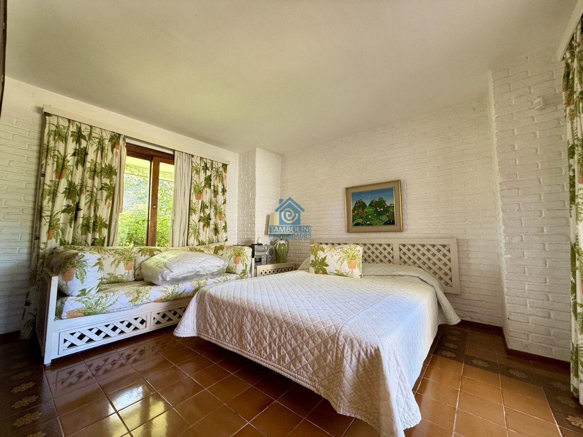 Casa ID.1063 - Imponente chalet en venta sobre Av. del Mar  Exclusividad, confort y naturaleza