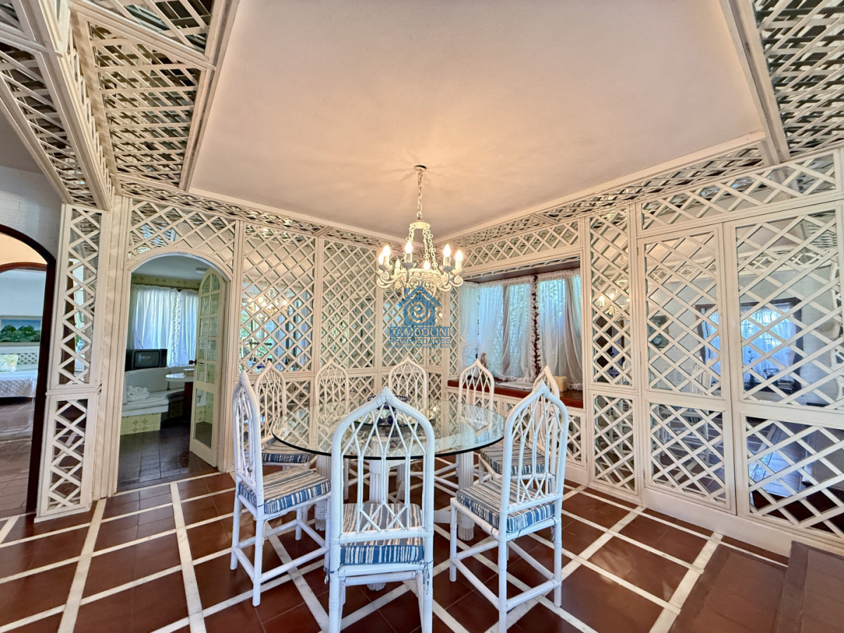 Casa ID.1063 - Imponente chalet en venta sobre Av. del Mar  Exclusividad, confort y naturaleza