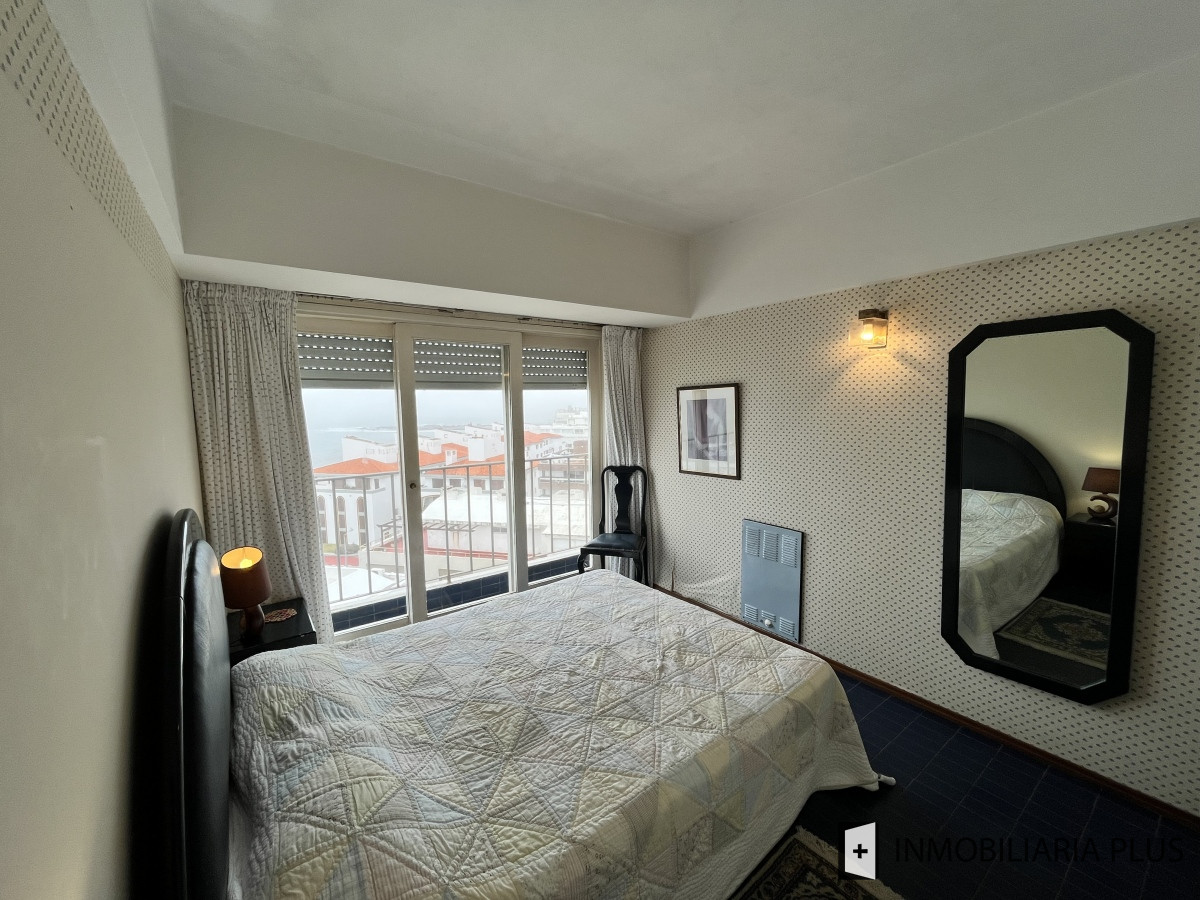 Apartamento ID.1108 - Venta de Apartamento de 2 dormitorios y 2 Baños en la península de Punta del Este