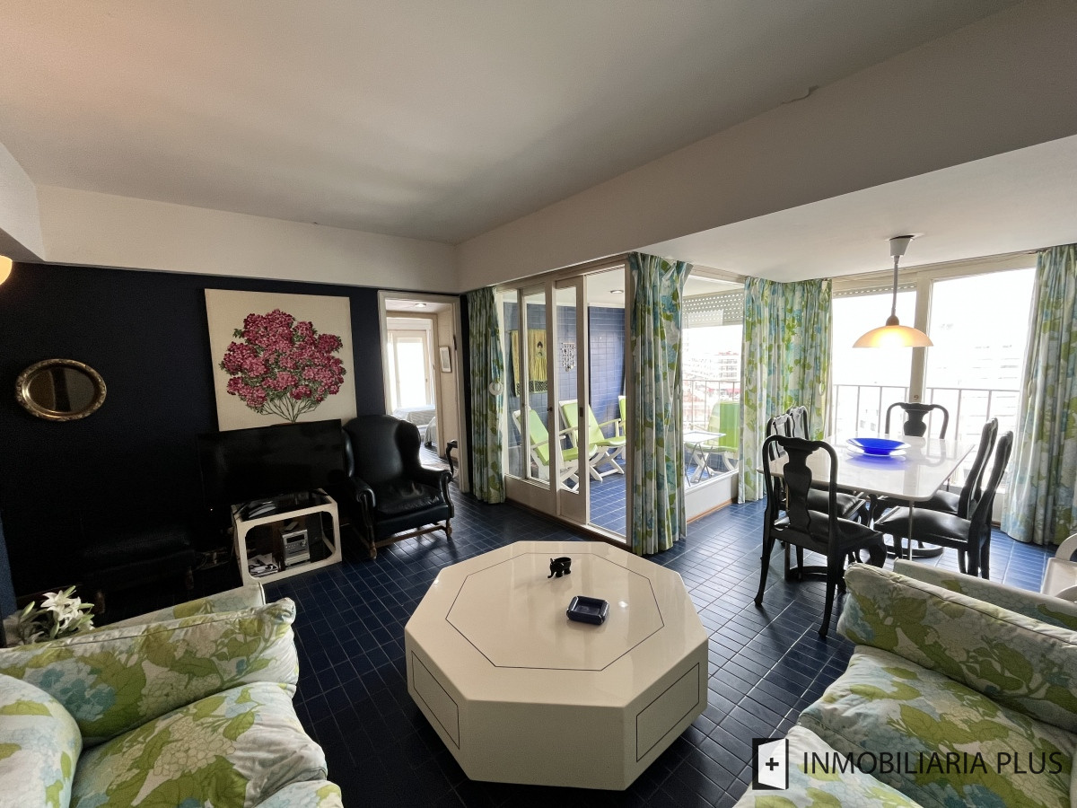 Apartamento ID.1108 - Venta de Apartamento de 2 dormitorios y 2 Baños en la península de Punta del Este