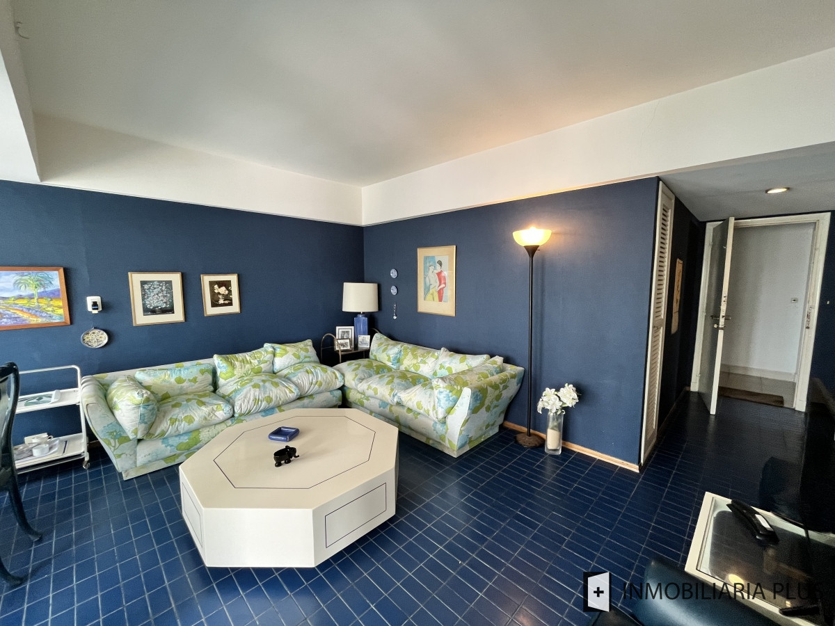 Apartamento ID.1108 - Venta de Apartamento de 2 dormitorios y 2 Baños en la península de Punta del Este