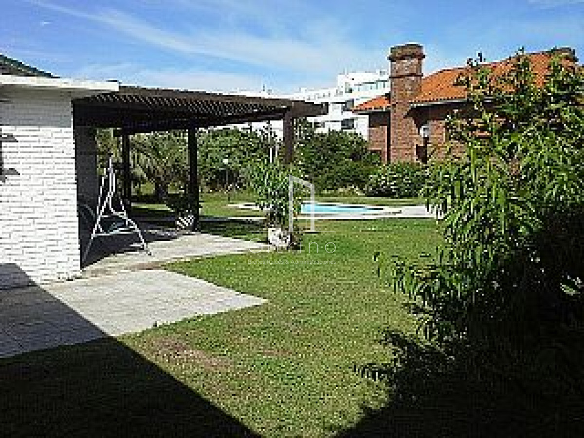 Casa ID.1545 - Hermosa casa a pasos del mar