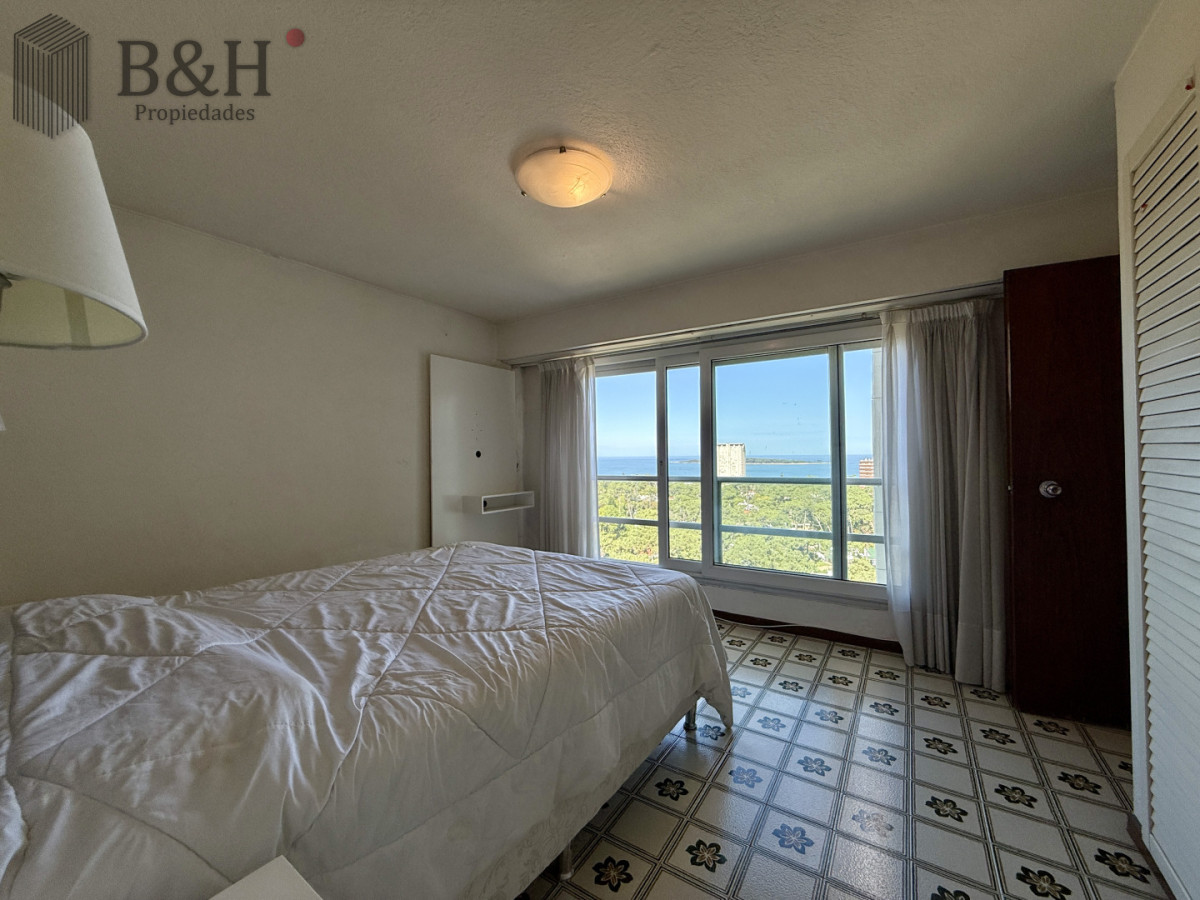 Apartamento ID.6933 - Venta de Apartamento  Parquemar Bosque  Parada 15 de Av. Roosevelt, Punta del Este
